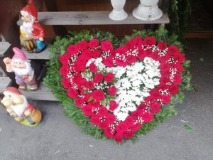 Coroana funerara in forma de inima