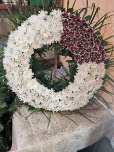 Coroana funerara pe suport de burete