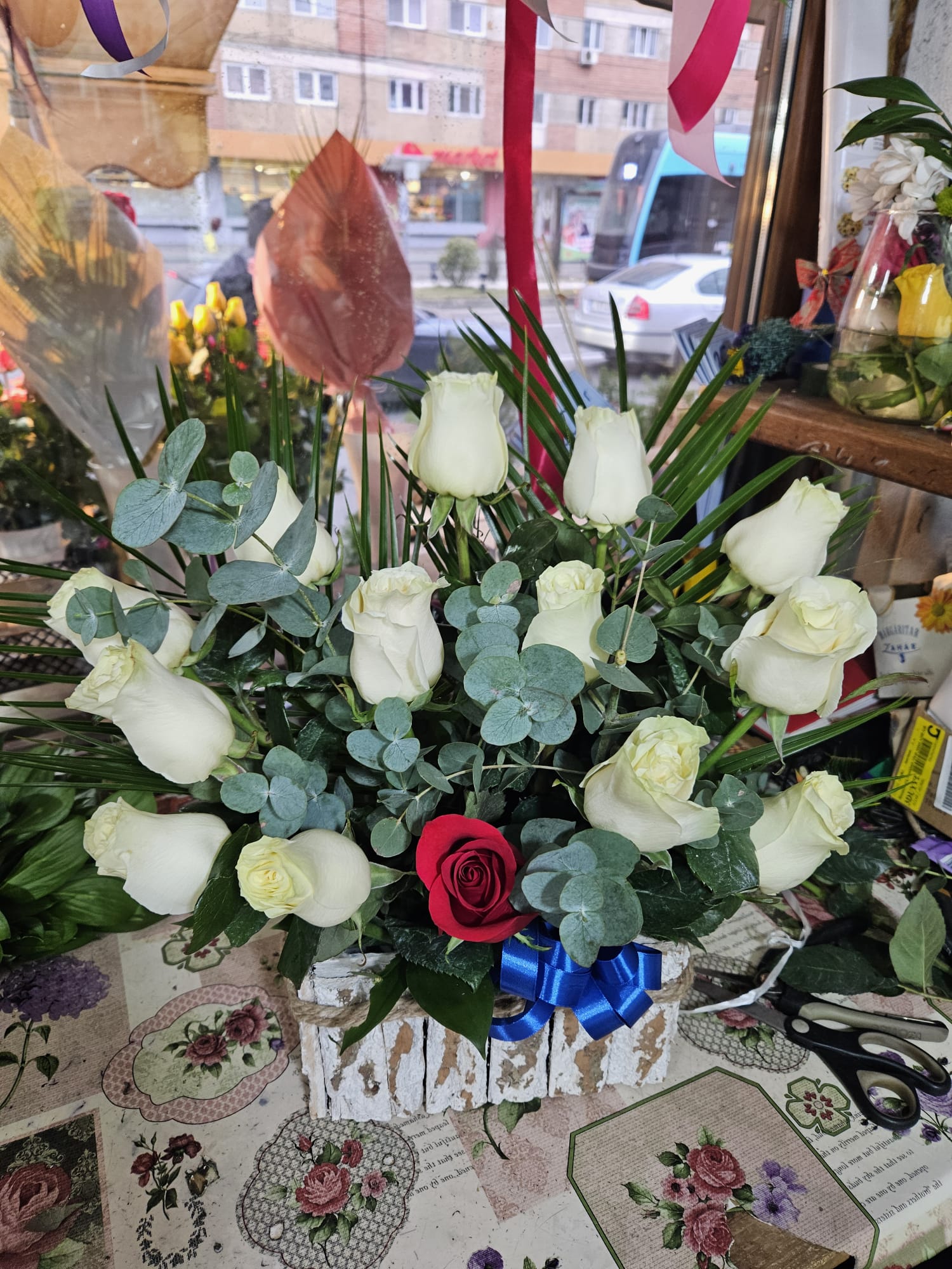 Aranjament floral semnătură — Florăria Adriana